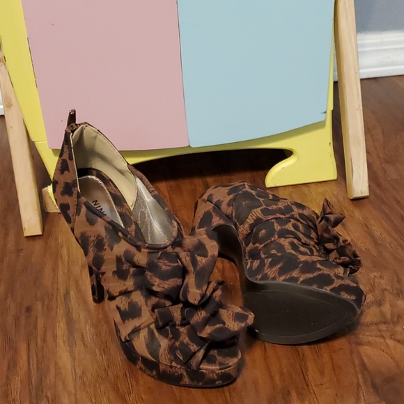 Heels - Picture 3 of 3